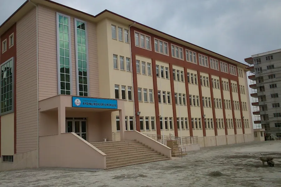 Trabzon Merkez Aydınlıkevler İlkokulu İnşaatı